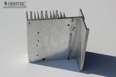 La protuberancia de aluminio que trabaja a máquina modificada para requisitos particulares del CNC perfila el molino acabado