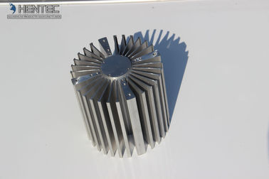 Perfiles de aluminio acabados molino de la protuberancia del disipador de calor con el tratamiento térmico