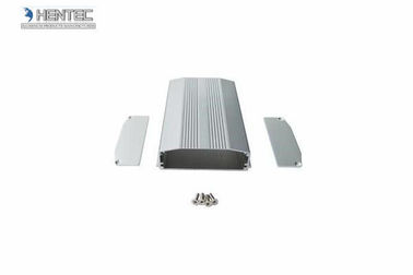 Despeje la sustancia química sacada de las formas del aluminio que pule para la cubierta eléctrica