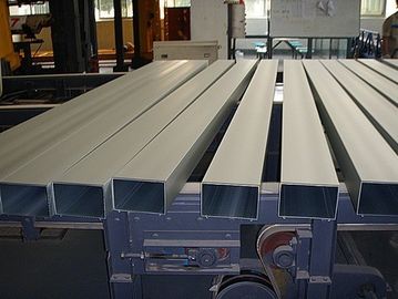 Polvo rectangular de la perforación de la construcción de la protuberancia de aluminio de bronce del perfil cubierto