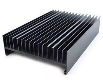 Pulverice las protuberancias de aluminio pintadas del disipador de calor se ennegrecen con trabajar a máquina del CNC