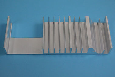 La protuberancia de aluminio del disipador de calor del CNC que trabaja a máquina perfila el radiador de aluminio con genio de T4 T5 T6