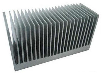 Disipador de calor de aluminio revestido de la protuberancia del espray de polvo del fluocarbono para el radiador de aluminio