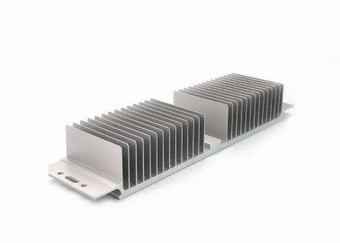 La protuberancia de aluminio anodizada plateada del disipador de calor perfila el disipador de calor de vivienda 6082