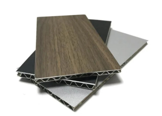 De la base de aluminio incombustible de la gota del panel del enrejado de la onda combustibilidad compuesta no