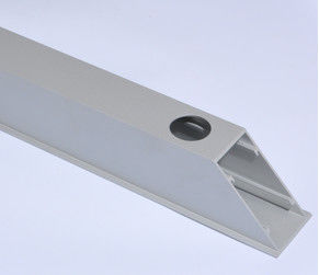 Tubo rectangular de aluminio anodizado plata del edificio con el proceso profundo del CNC