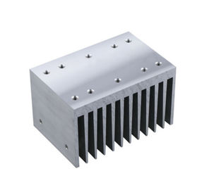 Forma modificada para requisitos particulares perfiles de aluminio sacada de la protuberancia del disipador de calor con trabajar a máquina del CNC