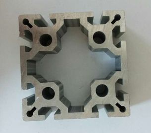 La línea de aluminio perfil, anodiza AA10