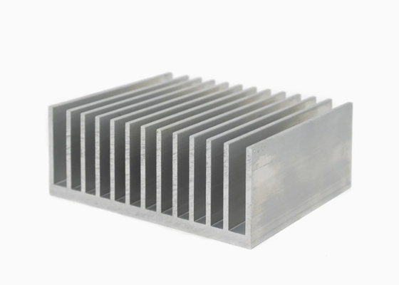6063 Perfiles de extrusión de lavabo de alta potencia de aluminio anodizado plateado con mecanizado CNC