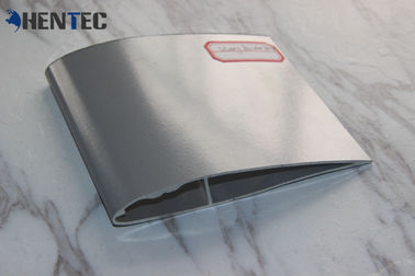El aluminio plateado de las aspas del ventilador del techo del color sacó perfiles con el corte / la perforación
