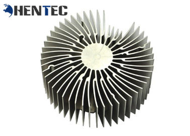 Perfiles de aluminio anodizados plateados durables de la protuberancia del disipador de calor para la luz llevada