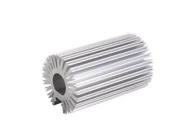 Perfiles de aluminio anodizados plateados durables de la protuberancia del disipador de calor para la luz llevada
