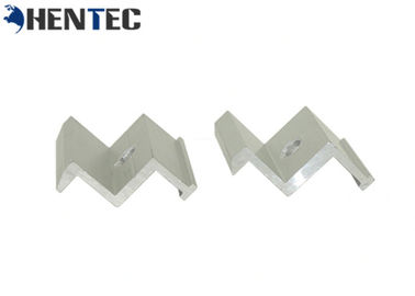 Abrazadera de aluminio del tejado de los sistemas solares durables del montaje mediados de para los edificios/anuncio publicitario