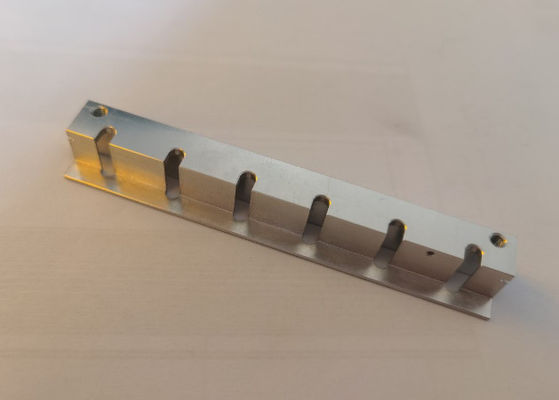 CNC que trabaja a máquina 6061 protuberancias de aluminio para la electrónica