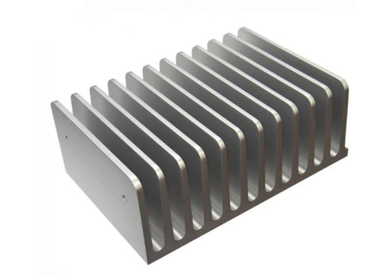6005 anodizó acabado de trabajar a máquina la protuberancia de aluminio del disipador de calor