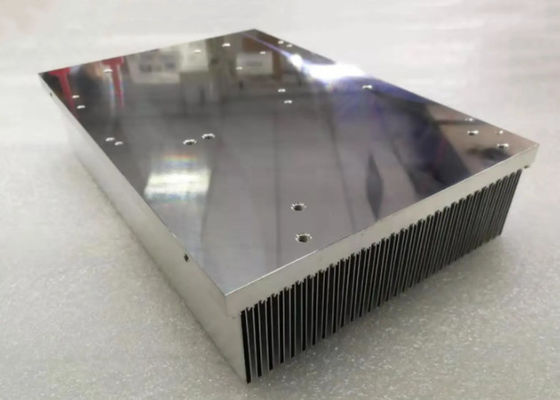 El molino acabado anodizó perfiles de aluminio cepillados pulidos de la protuberancia del disipador de calor