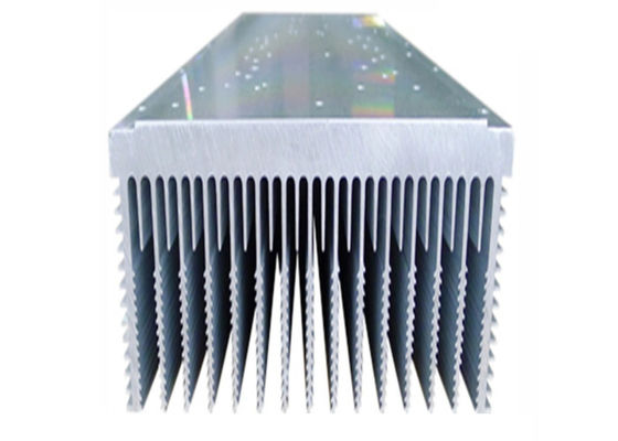 Protuberancia de aluminio superficial pulida del disipador de calor del Odm 6063 T4