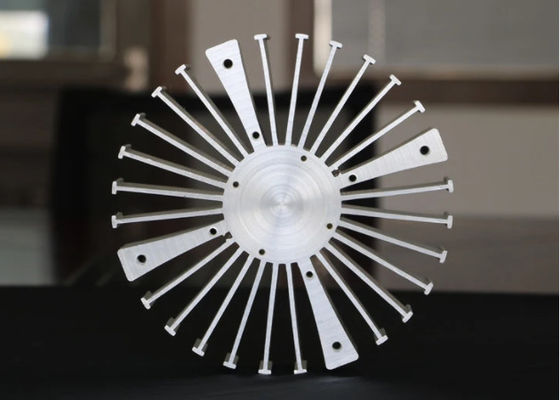 Plateado anodizado llevó los perfiles de aluminio de la protuberancia del disipador de calor crea para requisitos particulares