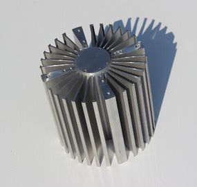6061 anodizados/6060 protuberancias de aluminio del disipador de calor con trabajar a máquina acabado