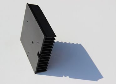 El negro de aluminio industrial de las protuberancias del disipador de calor anodizó 6063
