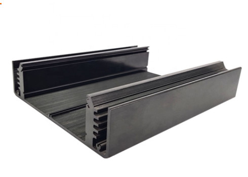 El molino de aluminio industrial de la perforación del perfil del recinto de la prenda impermeable acabó
